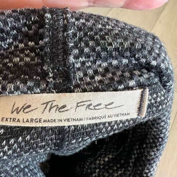 Free People Sweater XL Black White Mock Neck Distressed Relaxed Boho Lagenlook - Picture 7 of 7